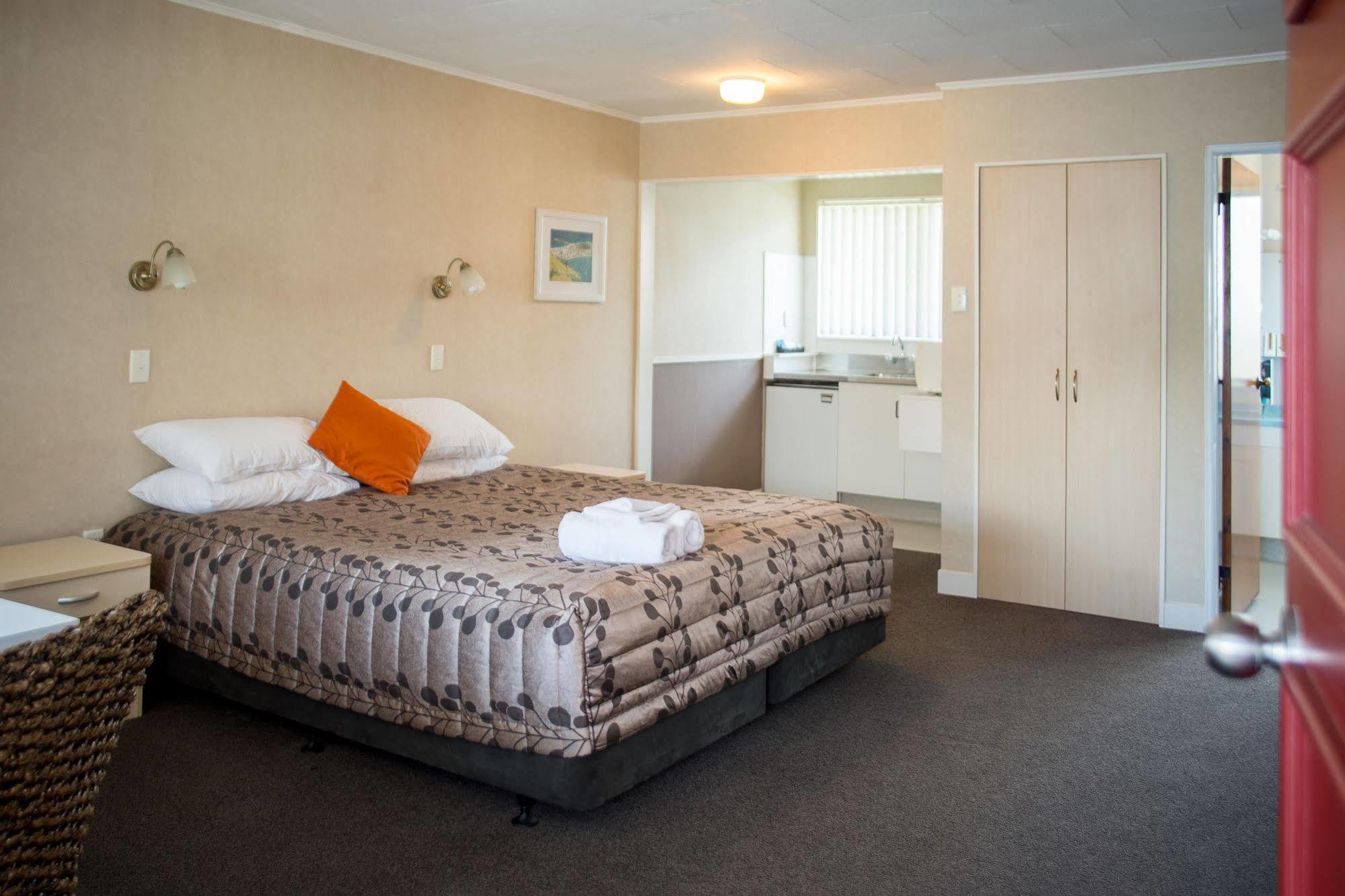 Colonial On Gladstone Motel Gisborne Exterior photo