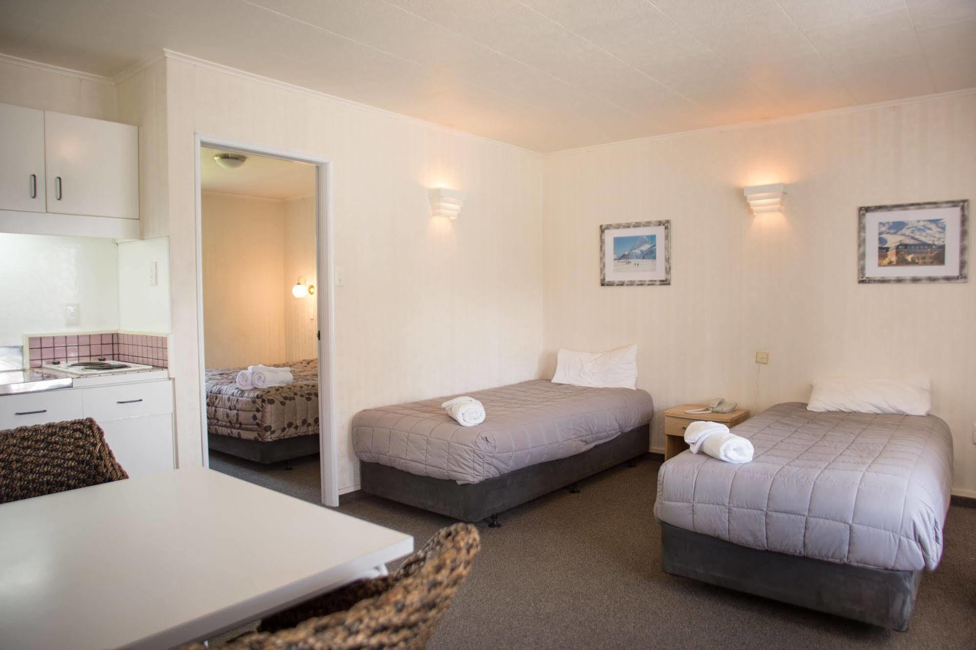Colonial On Gladstone Motel Gisborne Exterior photo